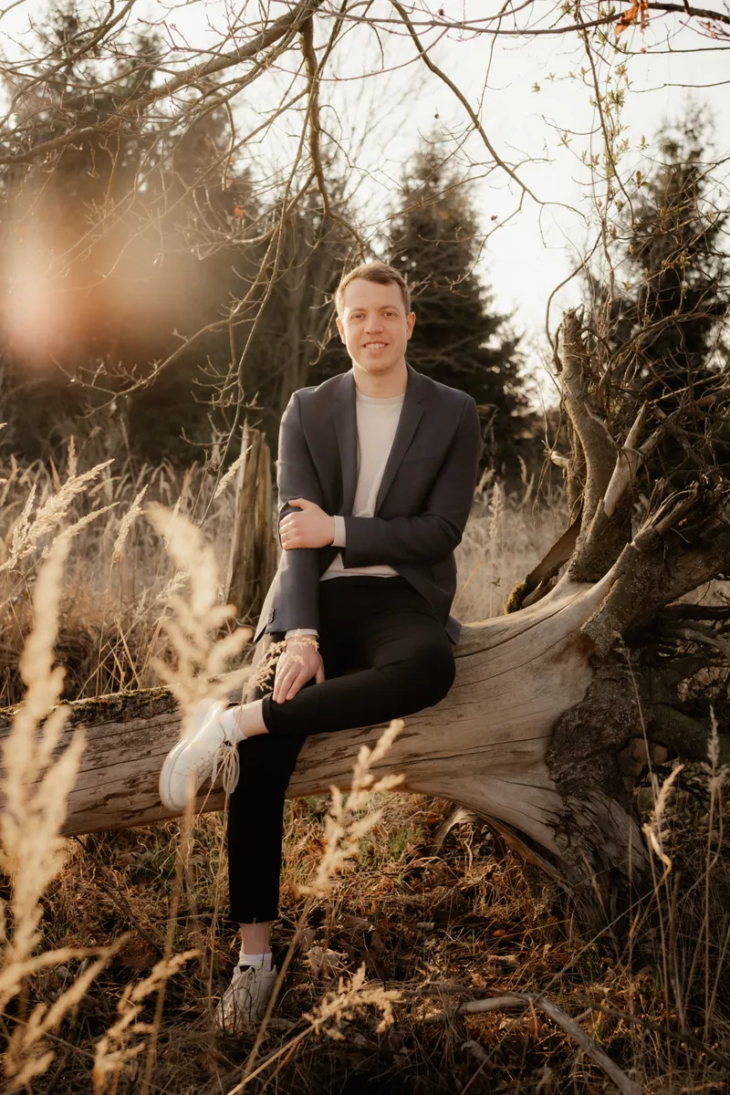 Jakob Reiter, Kandidat für Landrat im Landkreis Northeim, in einem natürlichen Umfeld